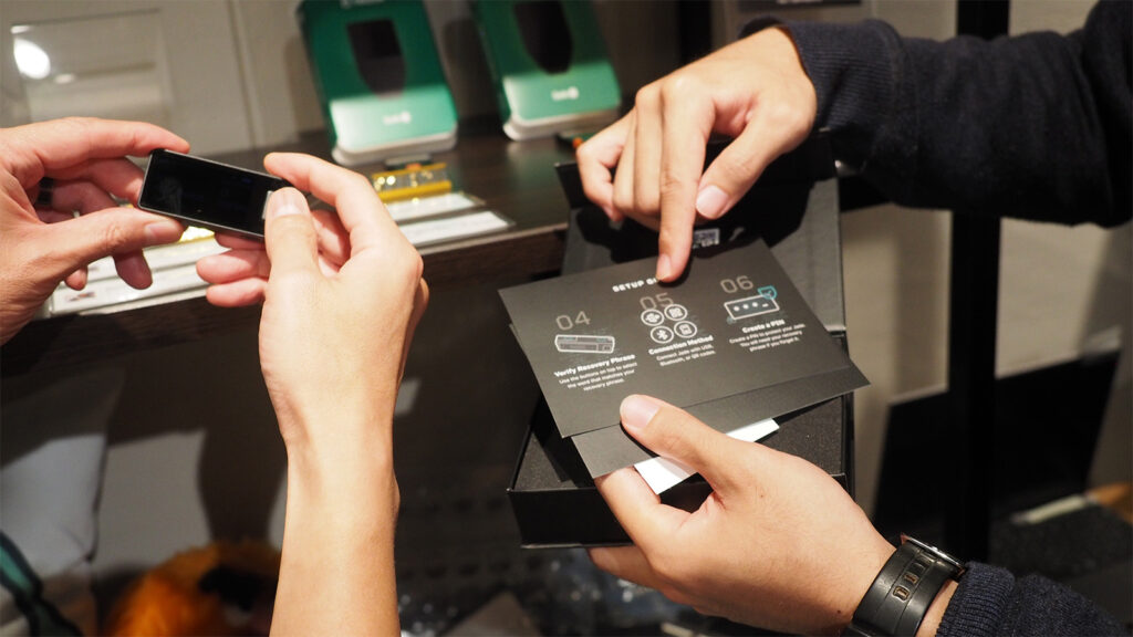 Tokyo Bitcoin Base 内の Lightning Base 対面販売ショップでは、気になることをスタッフに相談してから購入を決定することも可能です。